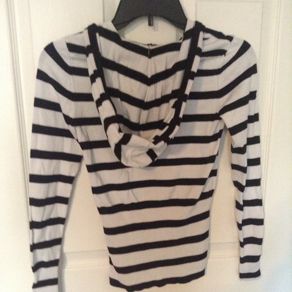 Guess Zip Up Hooded Sweater - Picture 3 of 3